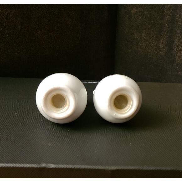 Vintage Porcelain Vase salt and pepper shakers - Picture 2 of 6